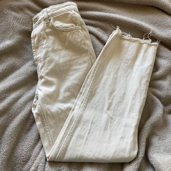 ZARA- High Waisted Straight Leg Jeans in Ecru / Cream - Picture 2 of 4